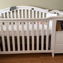 Baby Crib With Changing Table 