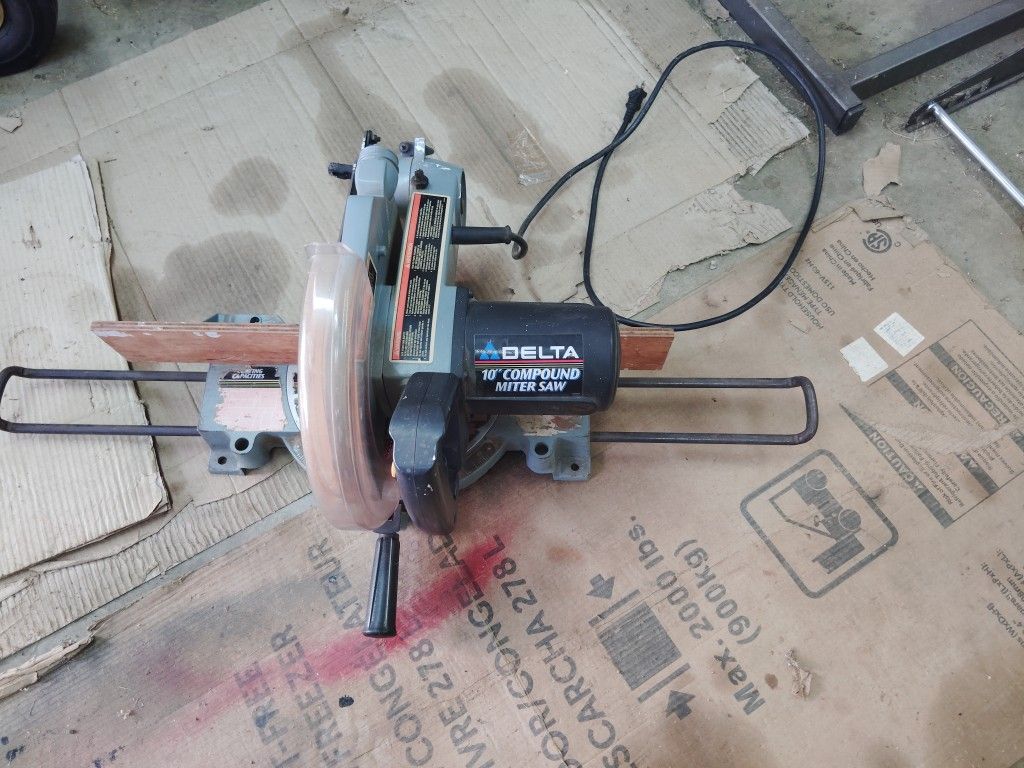 Delta 10" Compound Miter Saw