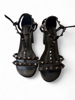 Chase and Chloe Black leather studded heels with silver studs  size 7.5