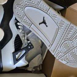 Jordan 4 Retro