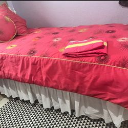 Twin Size Comforter Set