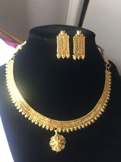 Gold plated necklace with earring. Color guaranty