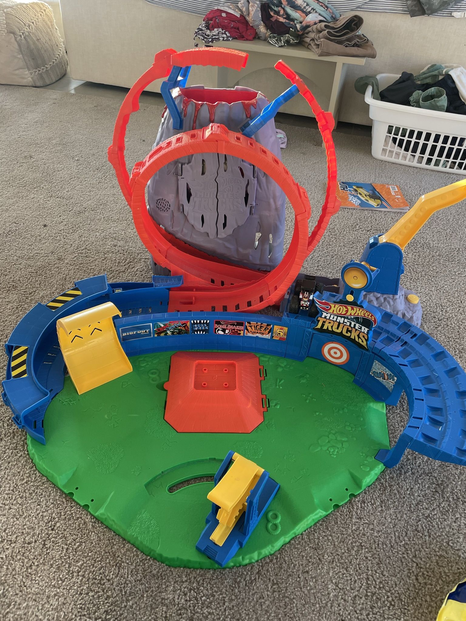 Monster Truck Dino Track