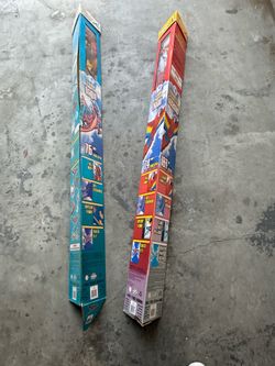2 brand new kites Dragon and Macaw