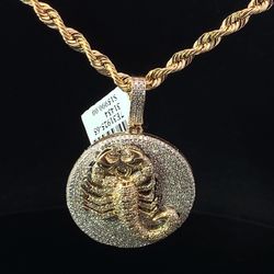 10k Gold with natural Diamonds Pendant