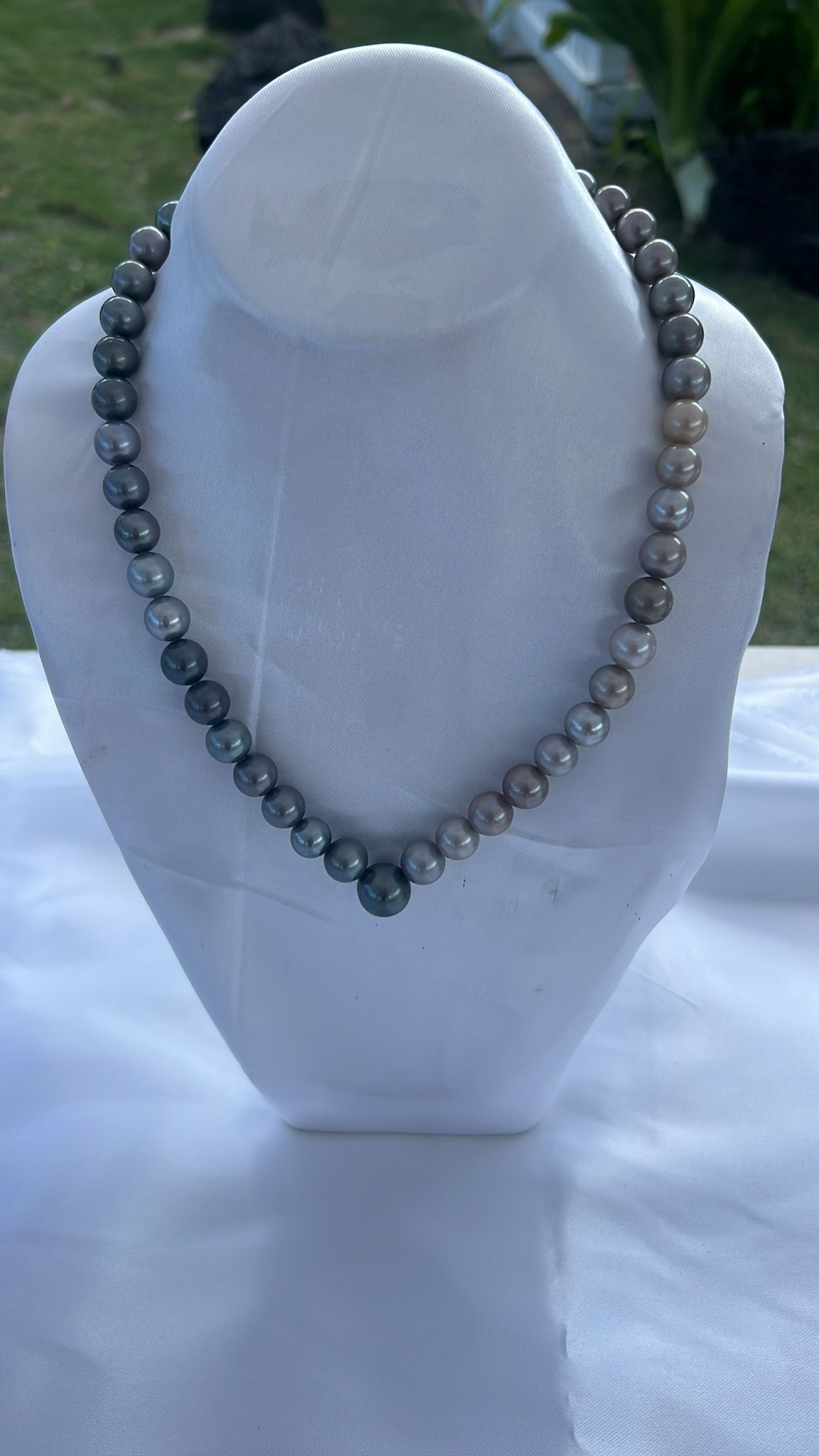 Black Tahitian South Sea Cultured Pearl Necklace in 17" Princess Length for Women For sale $1,800 https://offerup.com/redirect/?o=TW9zZXNqZXdlbHJ5aW5