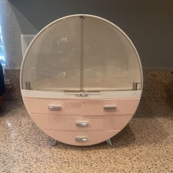 Makeup/vanity Storage