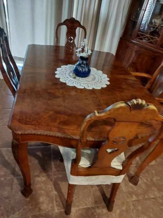 Dining Set With Hutch 