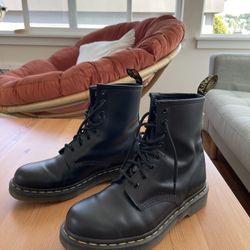 Doc Martens Women’s 9, Great Condition