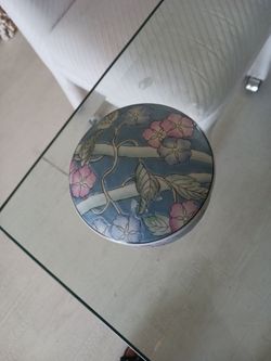 Ceramic circular trinket box