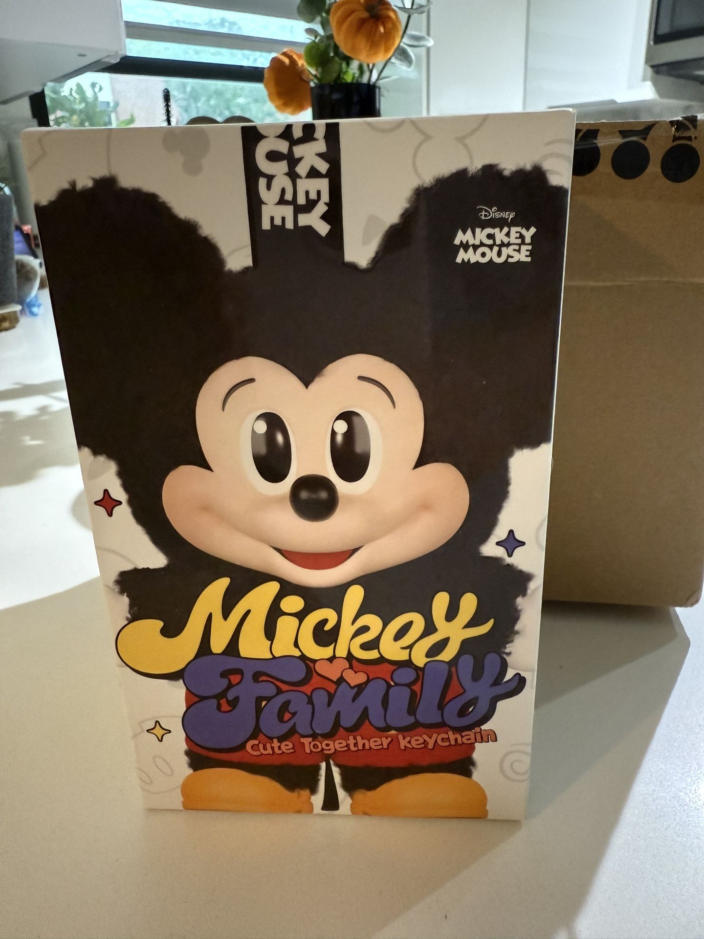 Authentic PopMart - Mickey Family Cute Together - Minnie