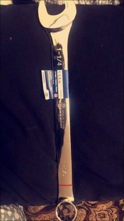 KOBALT 1 1/4 COMBO WRENCH