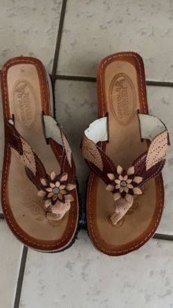 Women’s sandals 7.5