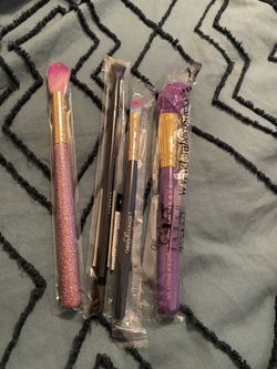 Makeup brushes