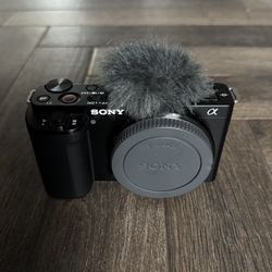Sony ZV-E10 APS-C Interchangeable Lens Vlog Camera
