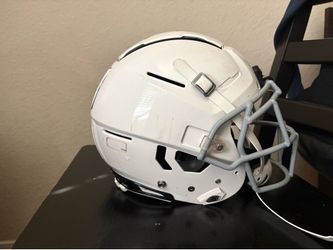 Schutt F7 Football helmet