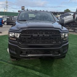 2024 Ram 3500 Crew Cab Tradesman 