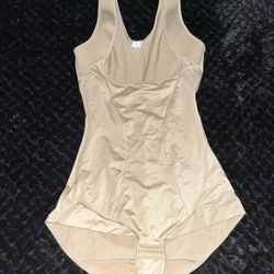 Maidenform shapewear bodysuit size 7/L