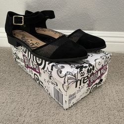 New Women’s Dress Shoe Size 9