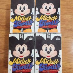 POP Mart Authentic Disney Mickey Family Cute Together Keychain