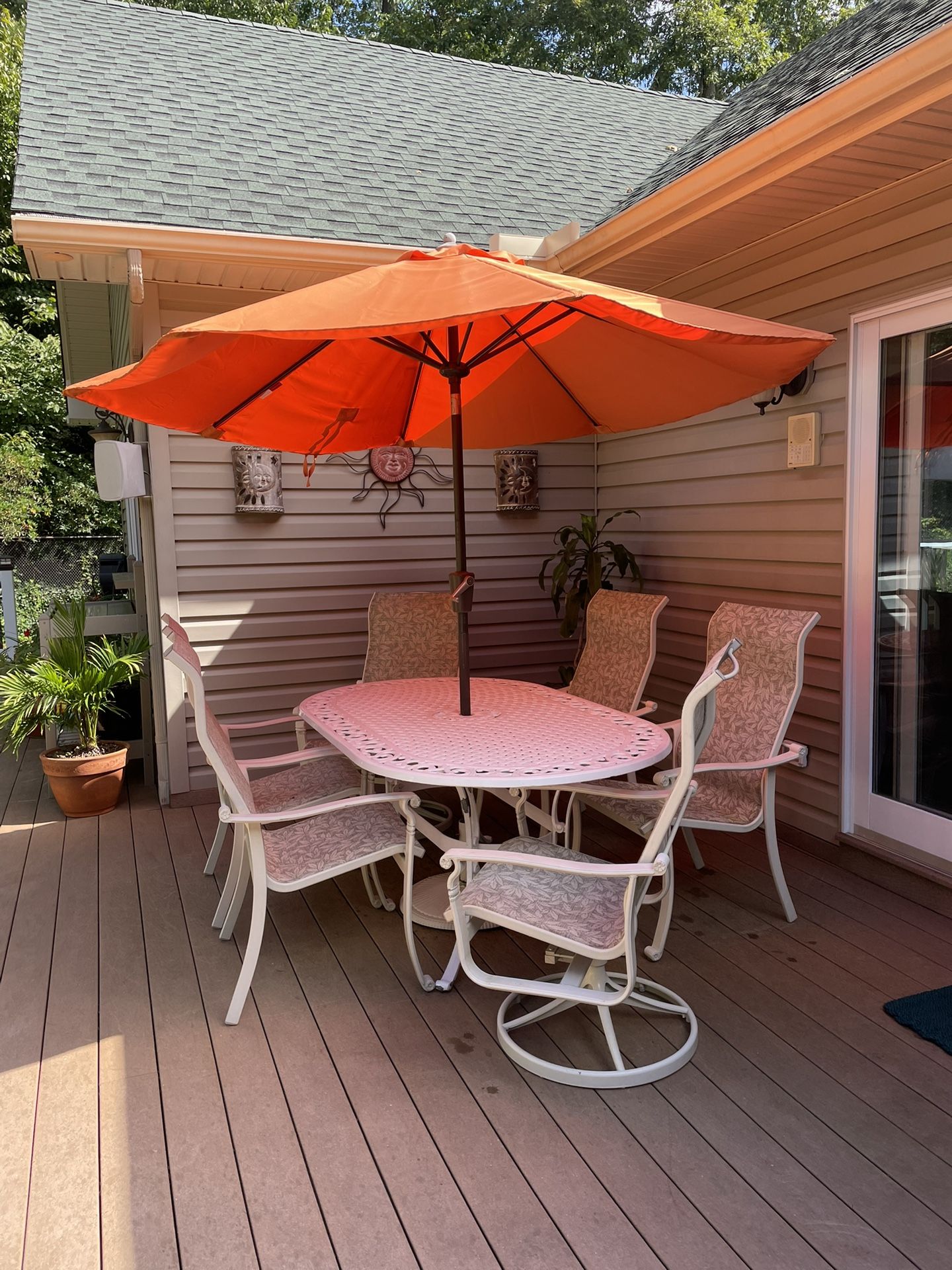 Powdered Aluminum Table And 6 Chairs With Umbrella 