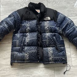 **The North Face Nuptse Puffer Jacket – Bandana Print – Excellent Condition** 