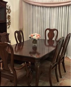 Dining table plus 6 chairs
