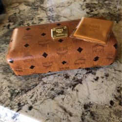 Authentic  Mcm Sign Leath Case W/https://offerup.co/faYXKzQFnY?$deeplink_path=/redirect/