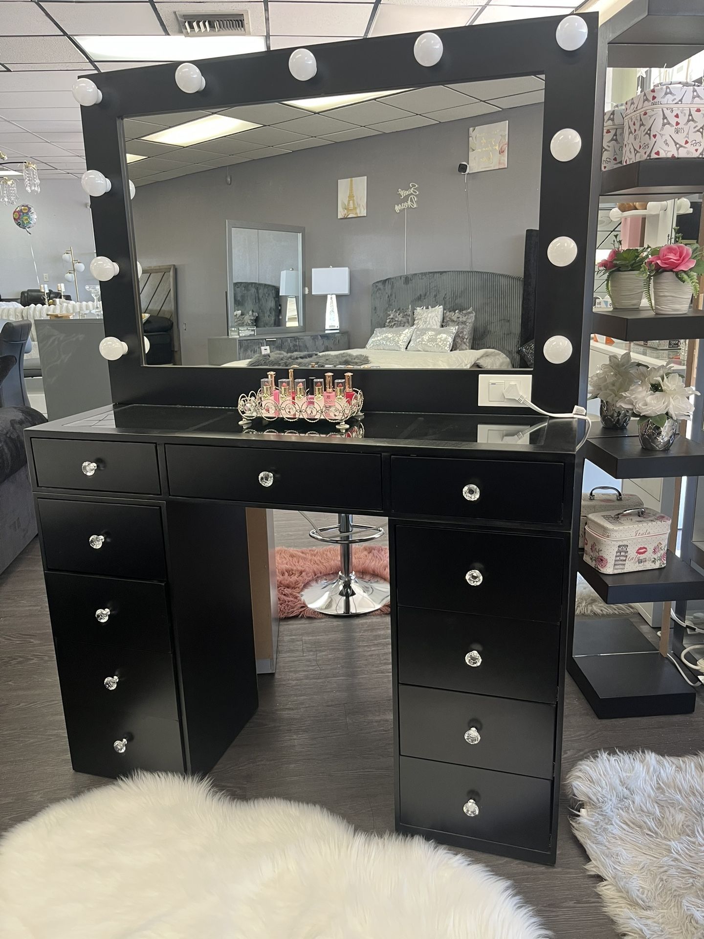 Beautiful Vanity Set…Memorial Day Special 🇺🇸
