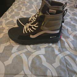 Vans Size 9 Men's GorTex Boots