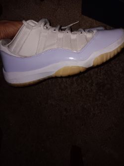Jordan 11 Low  Violet /White  W12