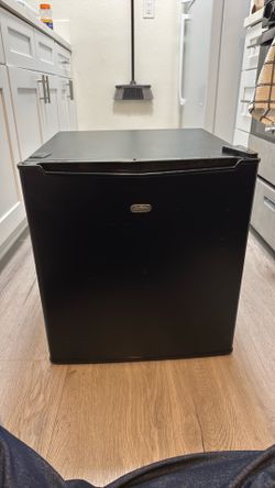 Sunburn mini refrigerator