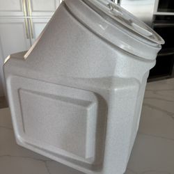 Gamma Vittles Dog food Storage, 50 lbs.