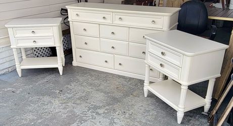 Solid wood set of dresser and 2 nightstands! L61xD18xH37”/ L28xD18xH30” very good shape!