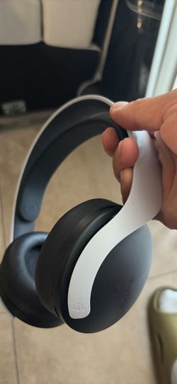 PlayStation Pulse 3D Headphones (missing Dingle )