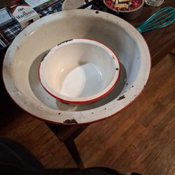 Antique Iconic  White With Red Trim Wash Bowles Vintage 