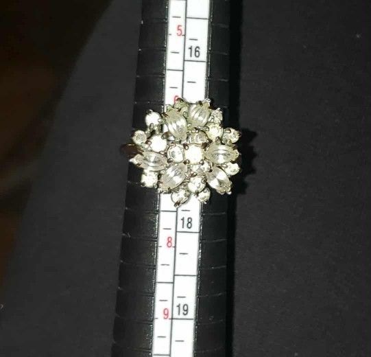 WOMEN'S VINTAGE ART DECO CZ CLUSTER COSTUME JEWELRY RING COLLECTABLE