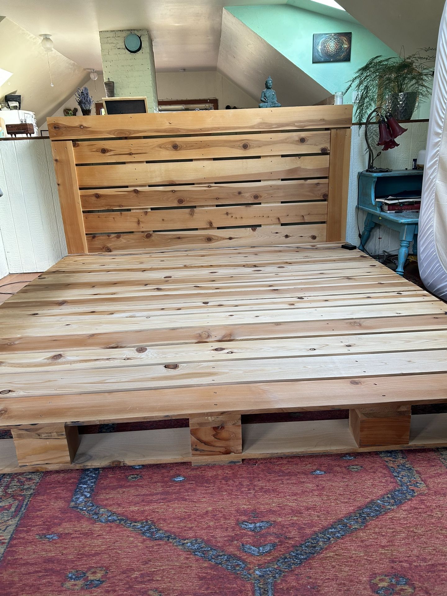 Queen/king Bed frame