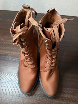 Lace-up boots
