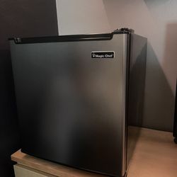 Majic Chef Mini Refrigerator 