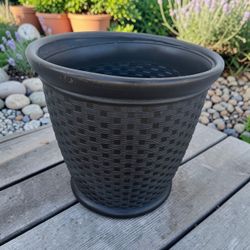 Suncast Brown Resin Large Round Planter Garden Pot! 22x22x20in