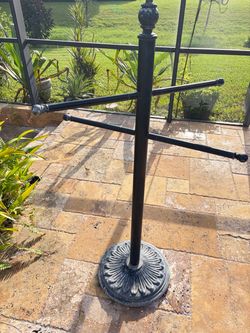 Pool towel rack