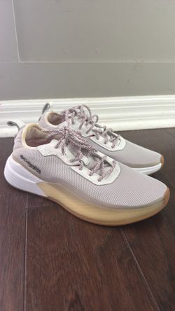Women's Columbia sneakers. Size 8