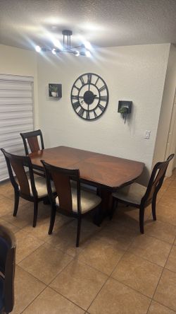 Solid Wood Dining Table Set – 4 Chairs – Great Condition