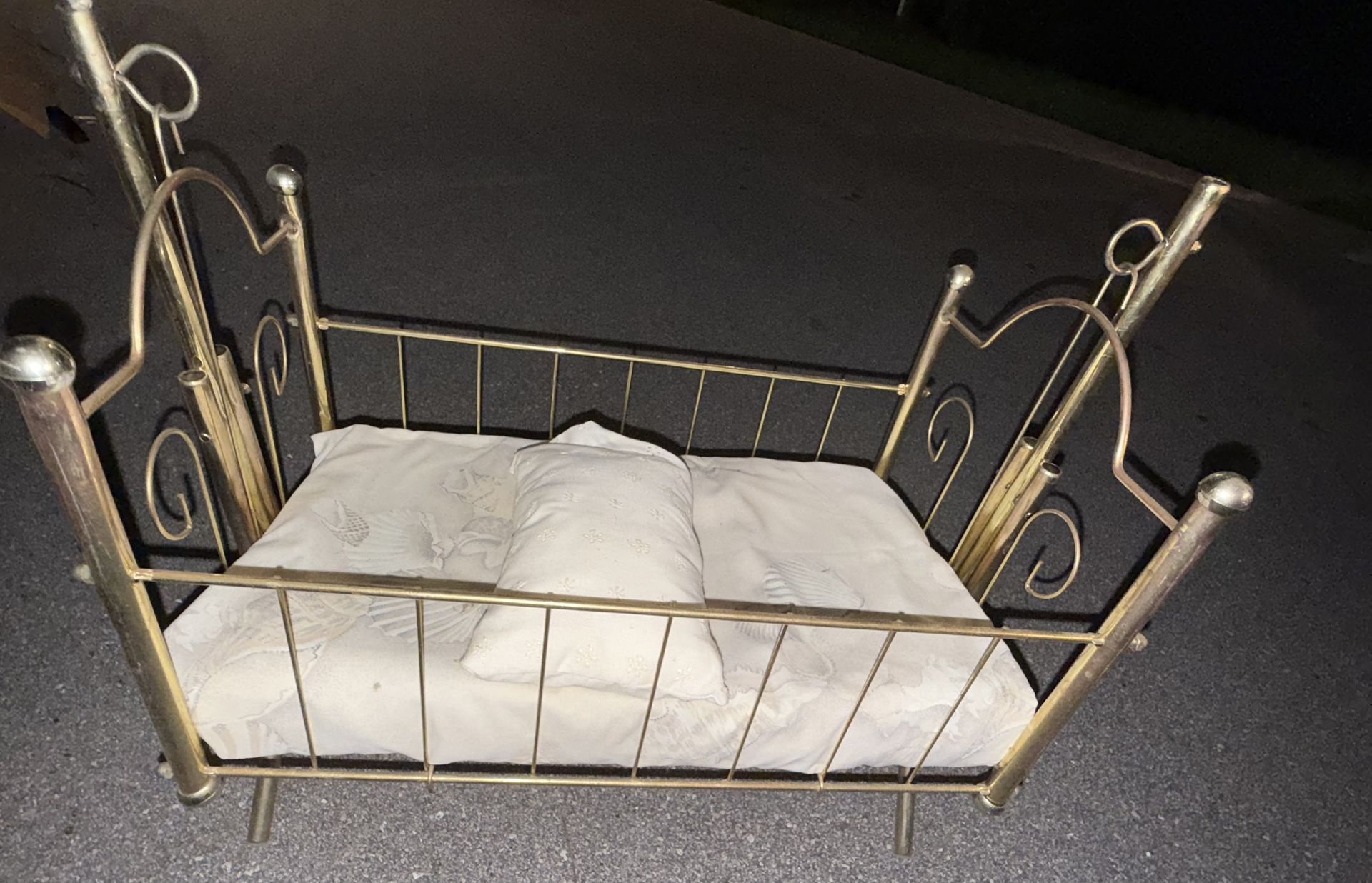 ANTIQUE VINTAGE Victorian brass babydoll crib circa 1950s