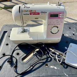 Brother NS40 (Innov-ís 40/40e) Project Runway Limited Edition