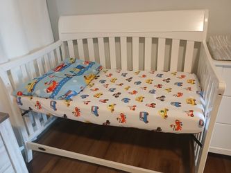 READ DESCRIPTION - Graco Convertible Crib, grows with your child! $35