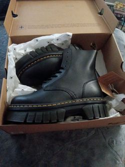 New doc martens women's size 9
