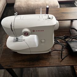 Singer Sewing Machine 