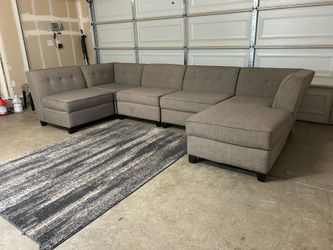 Macy’s 5pc Modular Sectional with Chaise (Delivery Available)